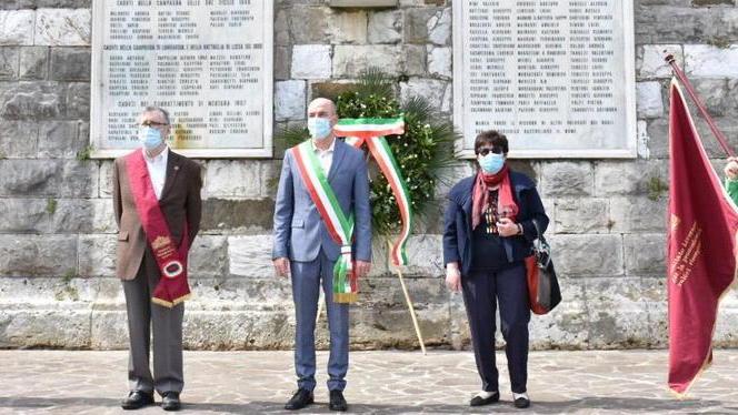 Una corona per ricordare la Difesa di Livorno