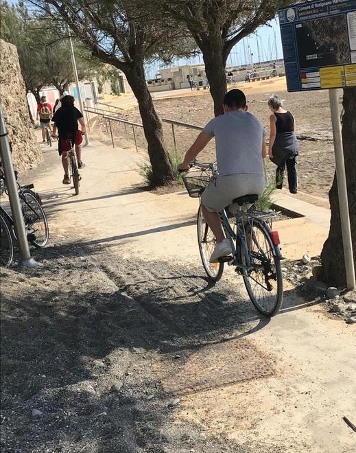 Quell’invasione di bici sulla passeggiata a mare 