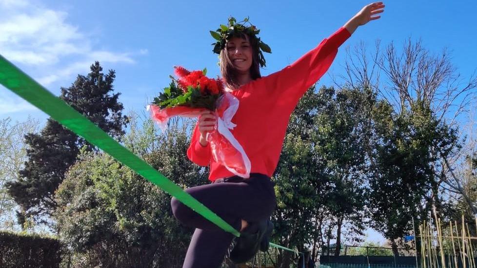 La campionessa di slackline si è laureata in ingegneria