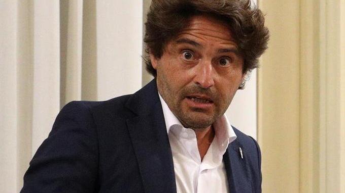 Il nuovo bilancio scontenta tutti: niente assunzioni per scuole e vigili