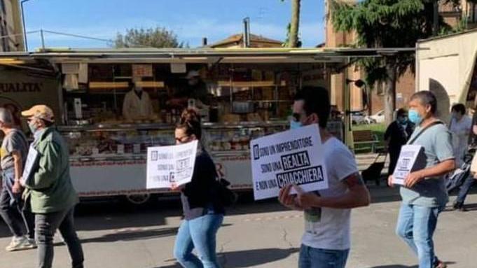Dai ristoratori ai parrucchieri tutti in corteo per riaprire