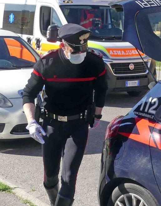 Picchiata e rapinata nella notte È caccia all’aggressore 
