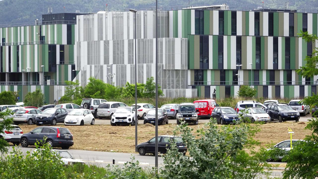 L'ospedale San Jacopo riduce l'"area rossa" per i pazienti Covid - Video