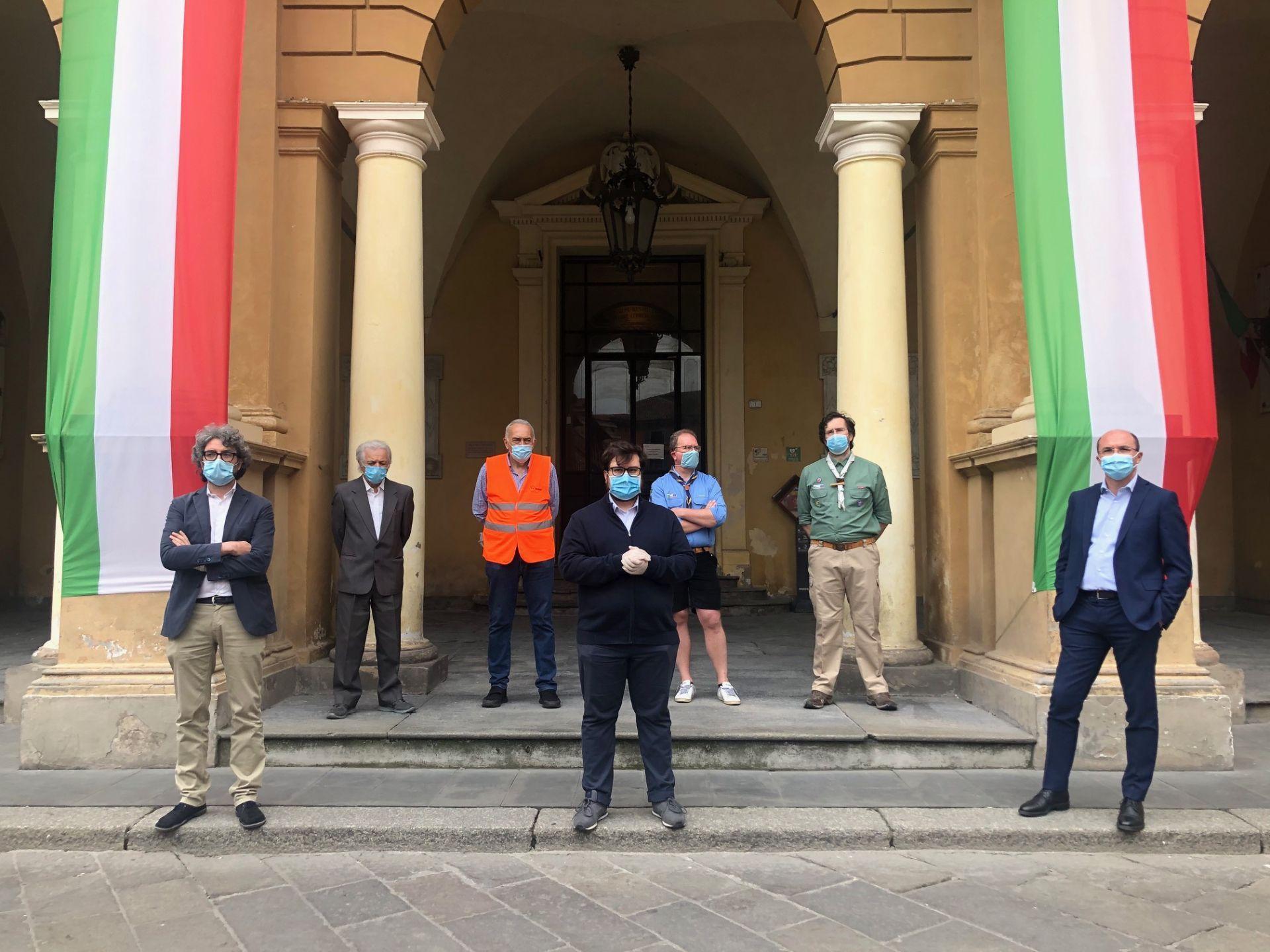 Reggio Emilia, il Comune distribuisce le mascherine ai cittadini porta a porta