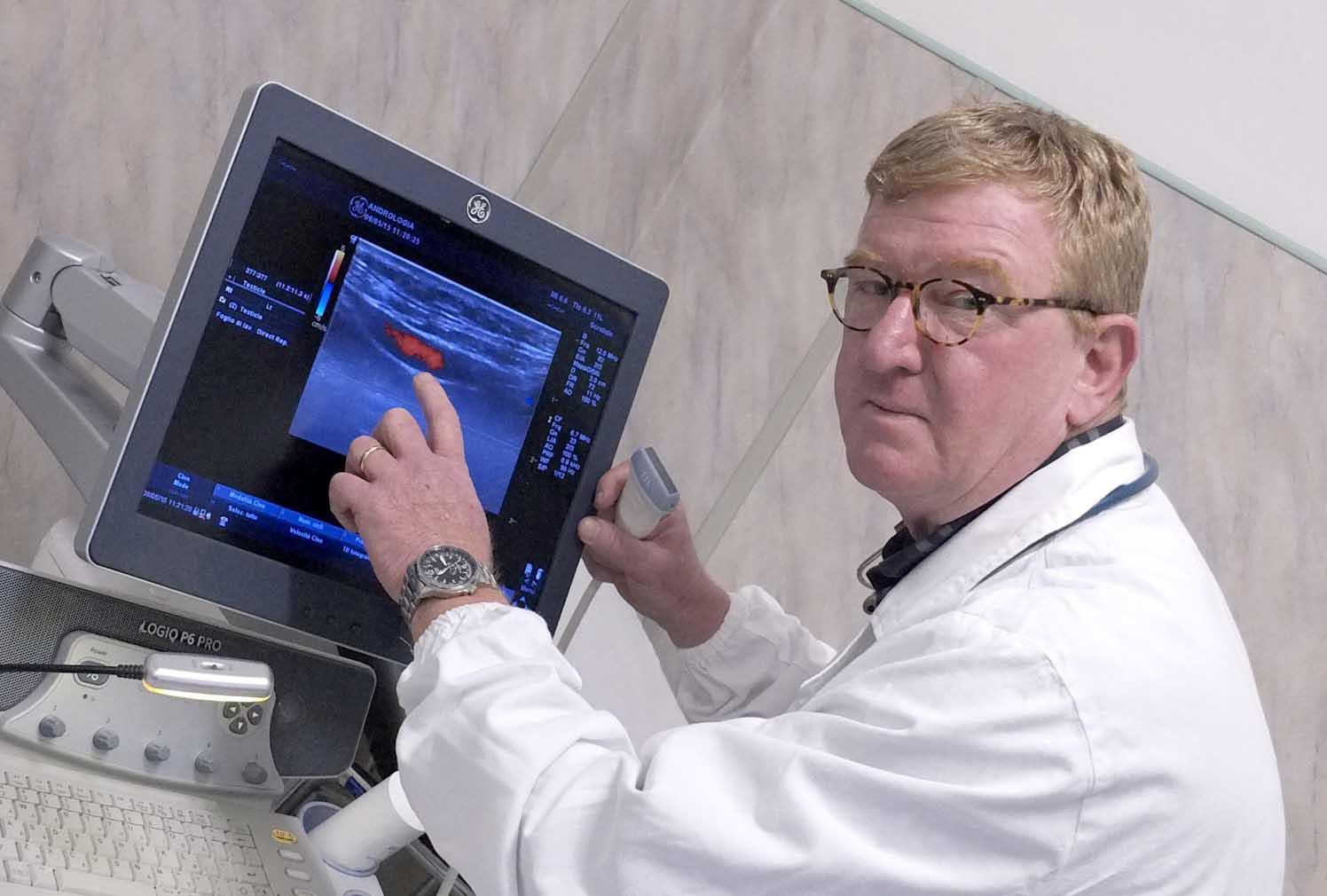 Il cardiologo Maurizio Cecchini ha attivato un servizio di consulto telefonico per chi non vuole recarsi in ospedale