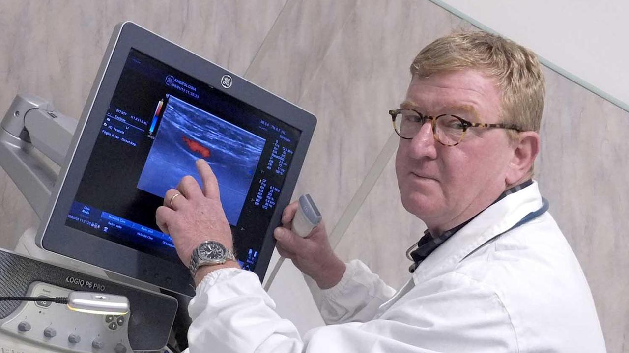 Il cardiologo Maurizio Cecchini ha attivato un servizio di consulto telefonico per chi non vuole recarsi in ospedale