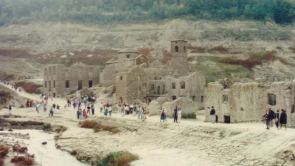 Il sindaco del '94: "Ecco come svuotammo il lago di Vagli"