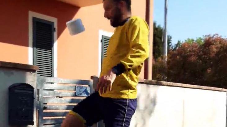 Federico conquista il podio con i suoi palleggi e dona il premio al San Luca