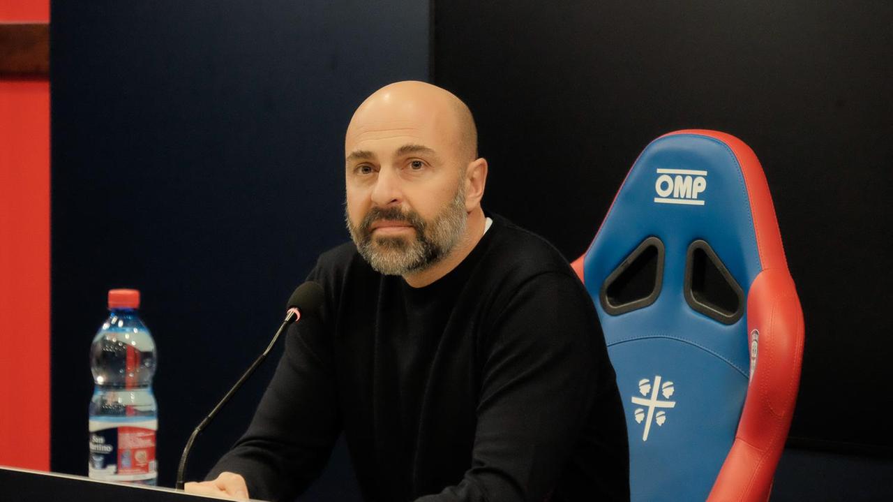 Calcio, i giocatori del Cagliari rinunciano allo stipendio di aprile