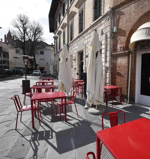 Boccata di ossigeno per bar e ristoranti: per il 2020 il suolo pubblico non si paga 