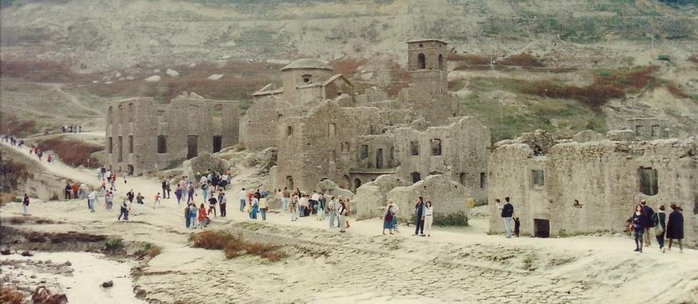 L’ultimo svuotamento e il milione di visitatori nell’estate di Baggio e 883