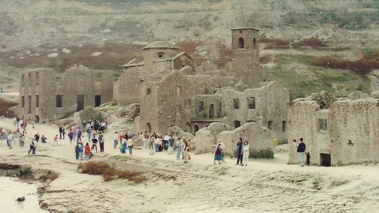 L’ultimo svuotamento e il milione di visitatori nell’estate di Baggio e 883