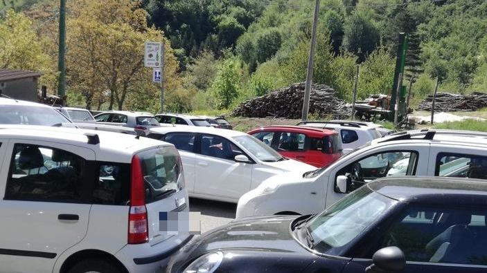 «In troppi sul Monte Croce, le autorità intervengano»
