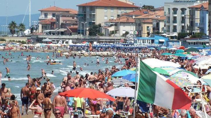Turismo balneare, a cascata effetti su imprese e comuni