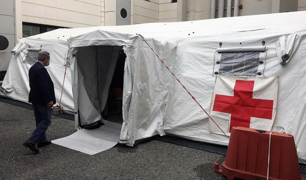Controlli per la febbre e sale d’attesa esterne: la Fase 2 alla “Monasterio”