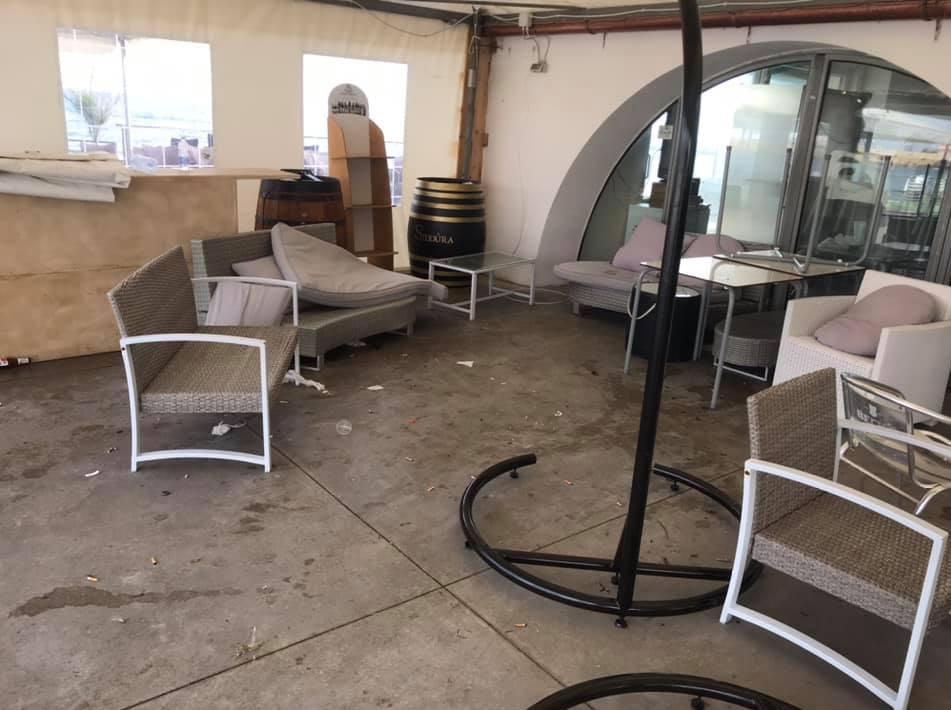 Vandali allo Scoglio Lungo, devastati gli arredi 