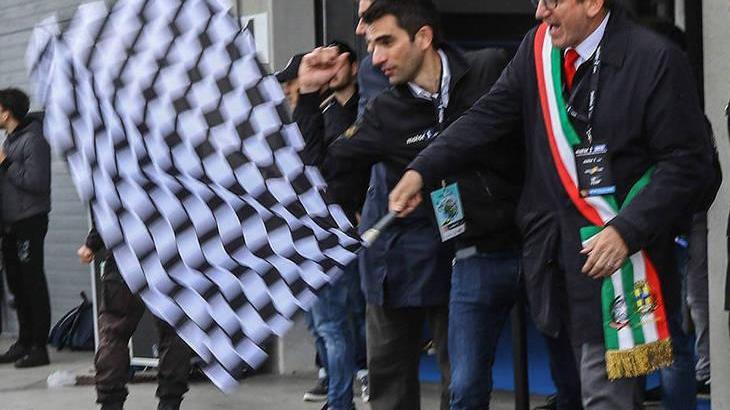 Modena. Muzzarelli: «L’auto ci guiderà fuori dalla crisi del Covid Il futuro è qui»