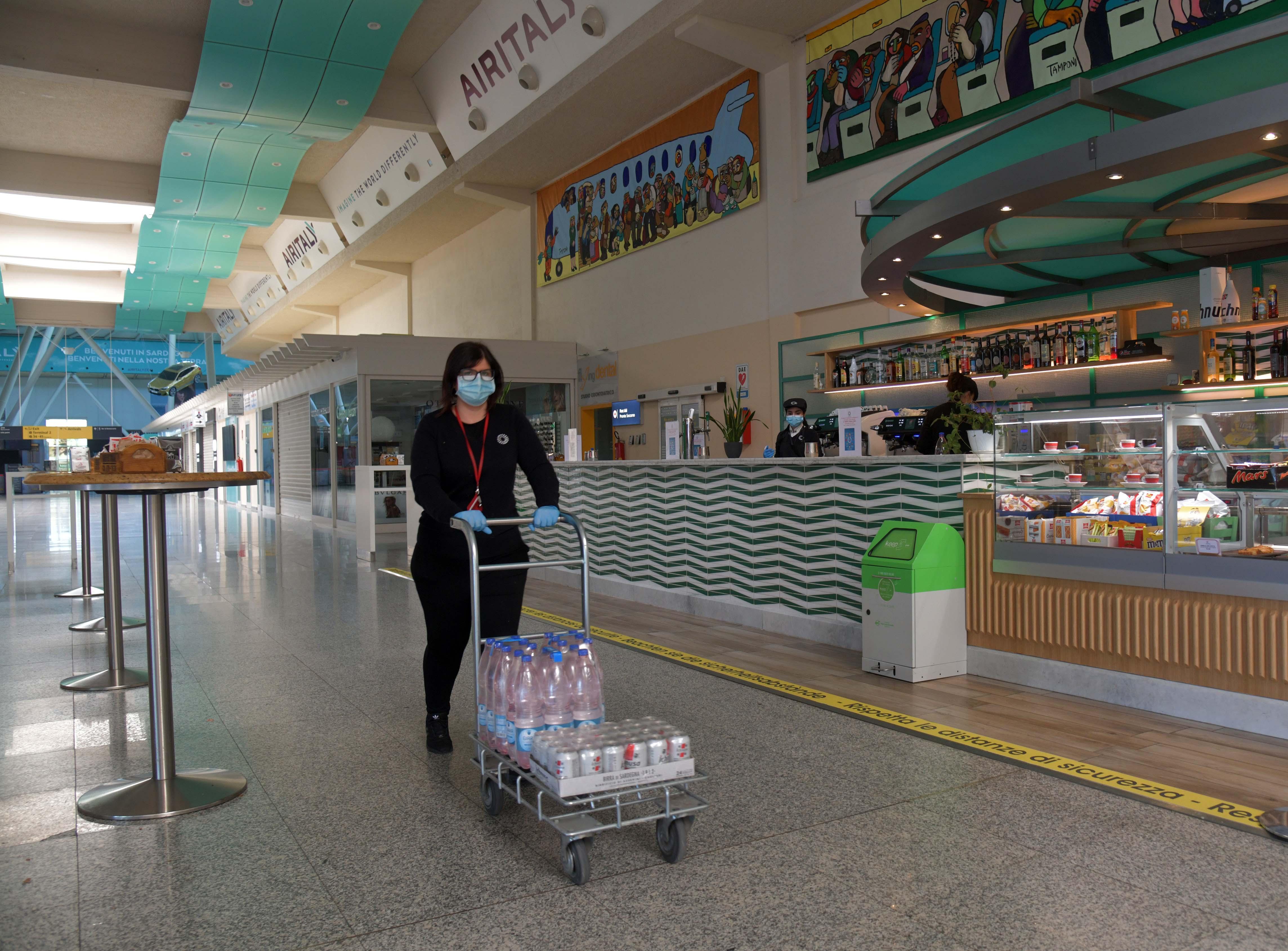 Coronavirus, aeroporti: forse Olbia e Cagliari riaprono il 21 maggio per l'aviazione privata