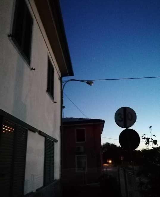 Lampione e altri disagi nella zona della Fraga 