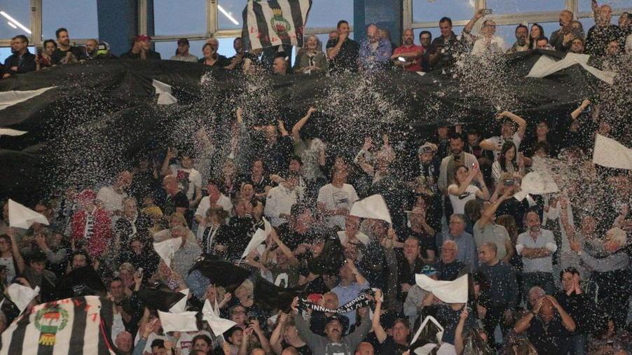 La curva “Lele e Simone” contro le scelte della società «La nave sta affondando»