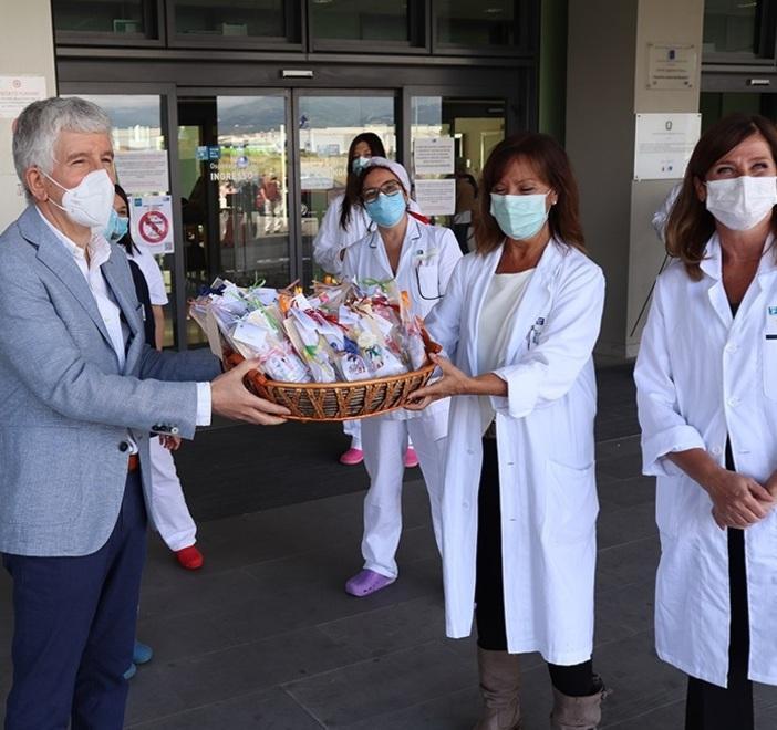 Festa a pediatria e ostetricia con i “sacchettini solidali” 