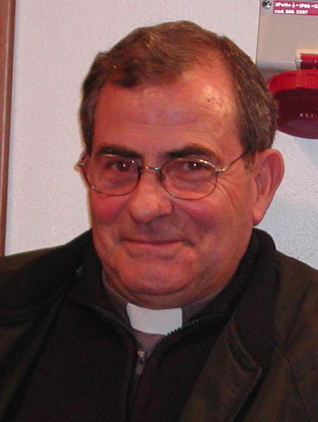 Don Pirarba esce dall’ospedale: «Tornerò presto in parrocchia»