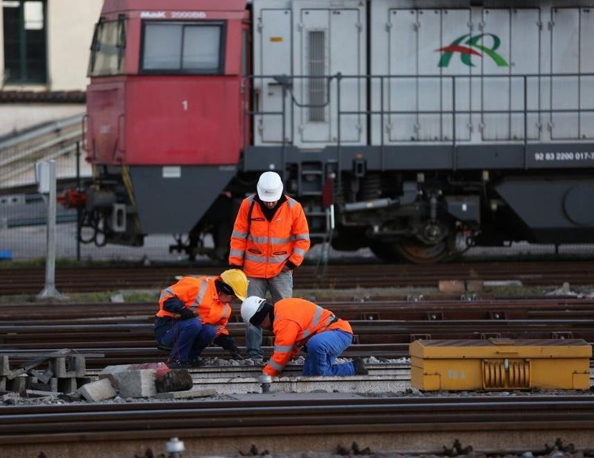 Ferrovie dello Stato assume in Toscana: servono manutentori e autisti per i bus Sita 