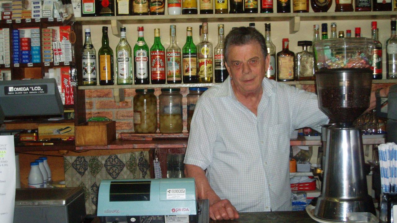 Aldo Giannini nella sua bottega