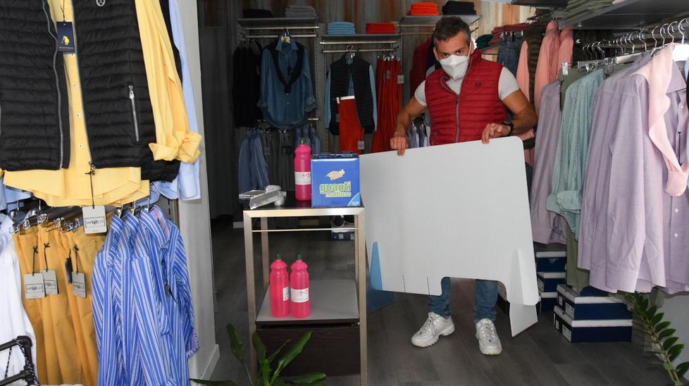 Vapore a cento gradi e spray sugli abiti: come cambierà il modo di fare shopping