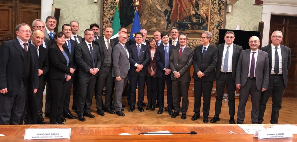 I rappresentanti delle Regioni e dell’esecutivo alla conferenza, pre Covid-19, che aveva programmato gli eventi per celebrare i 50 anni delle Regioni. Poi tutto sospeso per effetto della pandemia