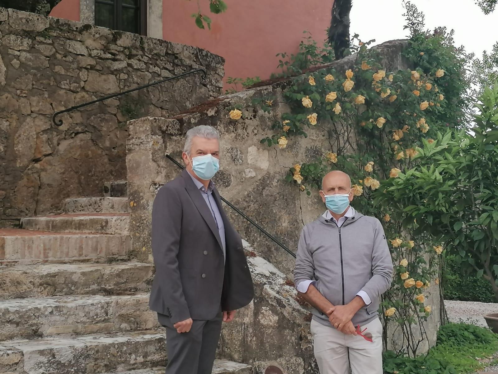A sinistra il sindaco Giacomo Santi con il manager Luciano Lusardi