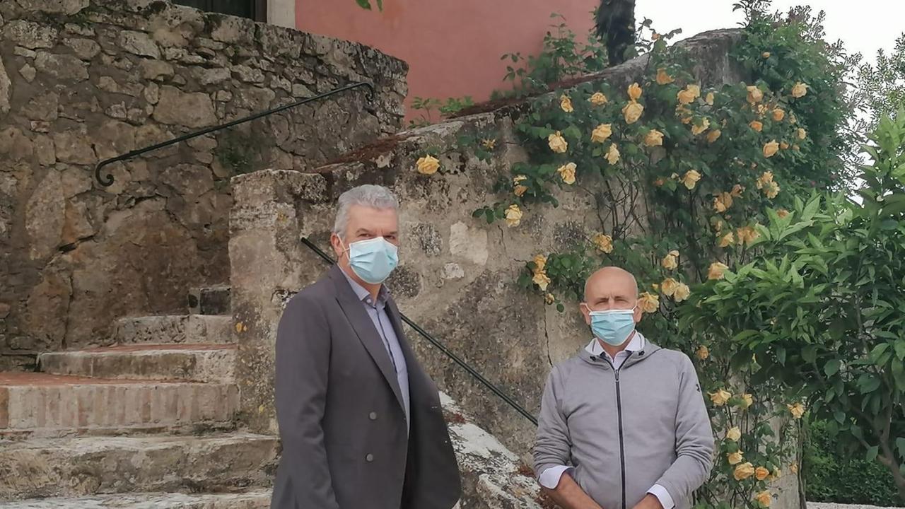 A sinistra il sindaco Giacomo Santi con il manager Luciano Lusardi