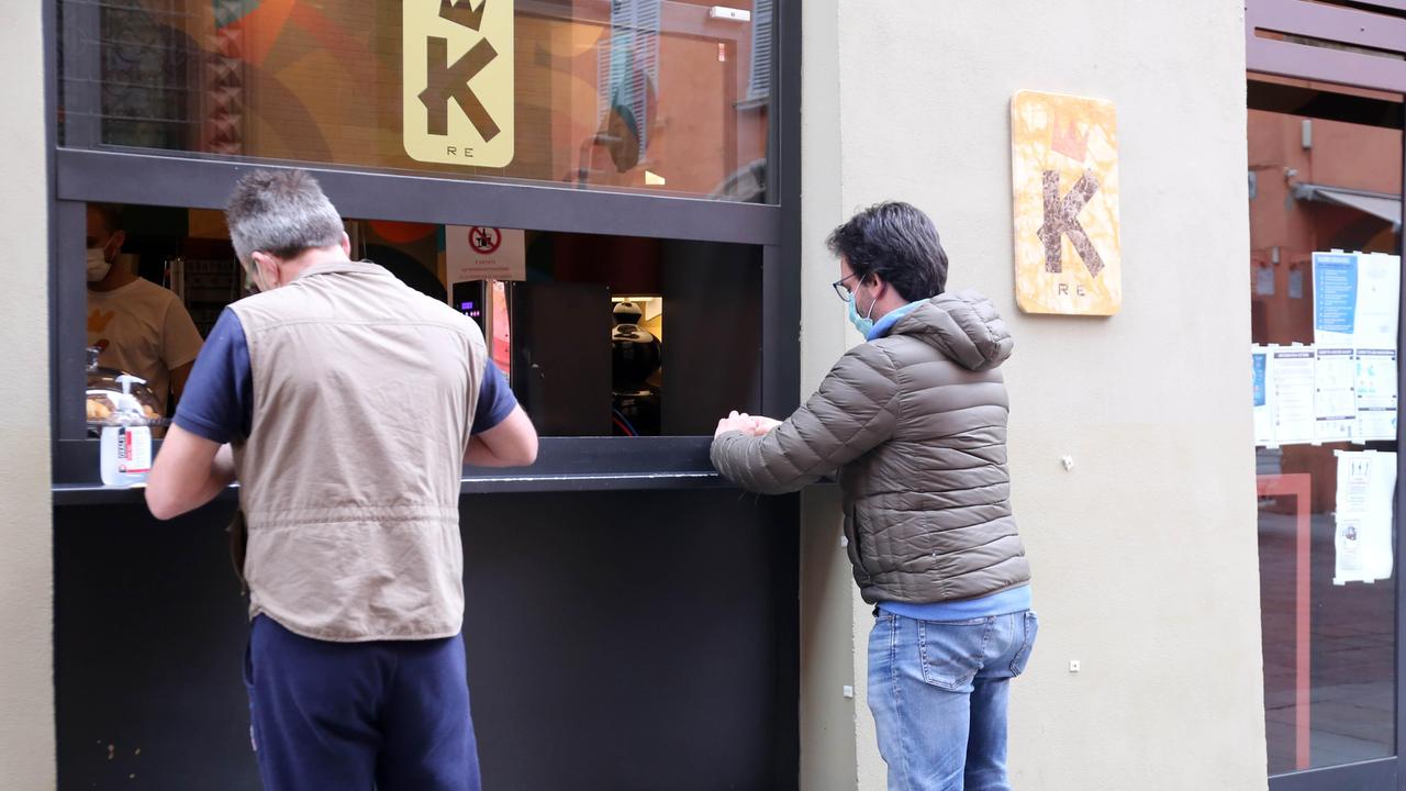 Bar, ristoranti e pizzerie: le linee guida per la riapertura da lunedì