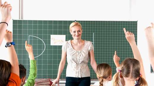 Allarme dei sindacati «Cinquanta docenti in meno da settembre»
