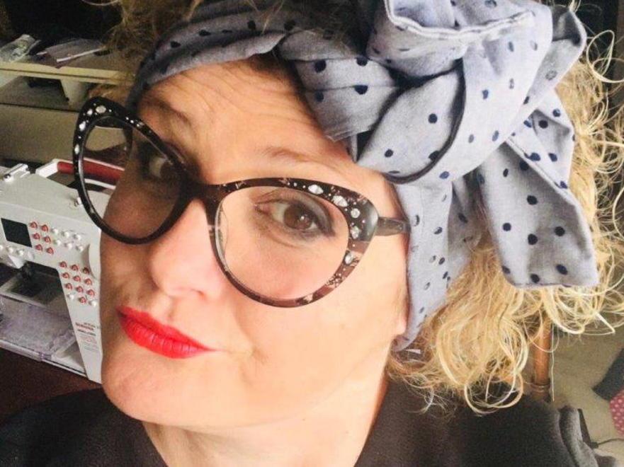 Tutti in vetrina su Facebook «Ma poi si compra in città» 