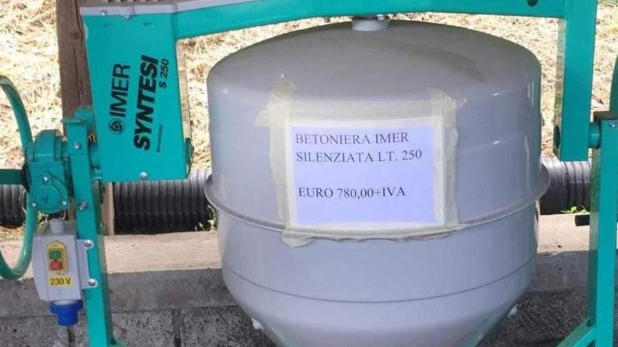 Rubata una betoniera dal cantiere al cimitero Appello su Facebook