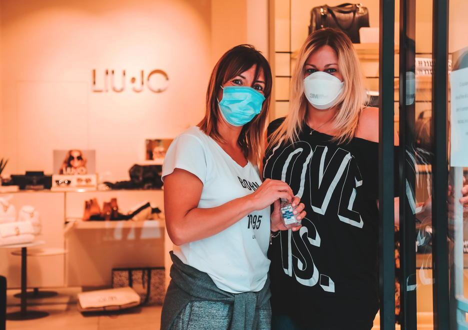 Due clienti alla volta e sterilizzeremo tutti i capi in prova