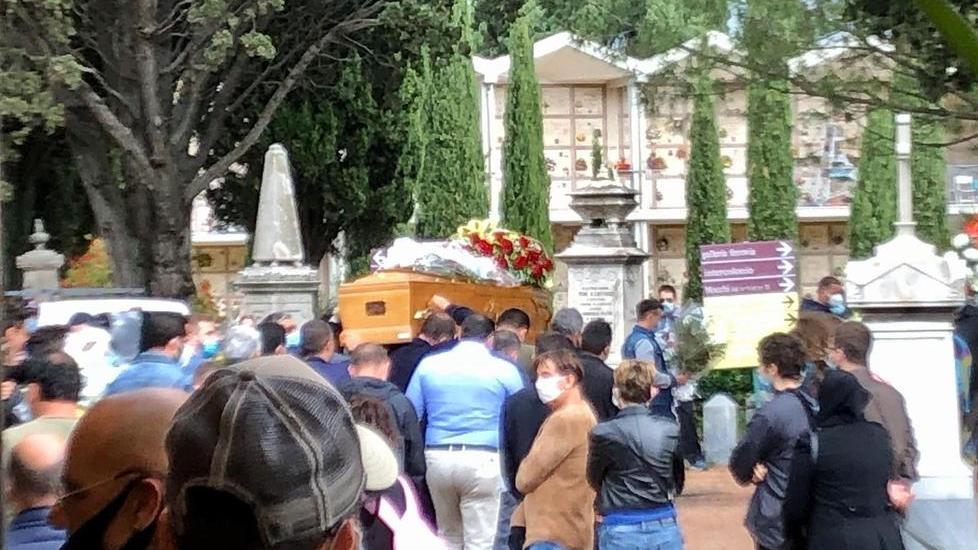 Lacrime per l’operaio morto a soli trent’anni