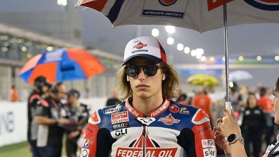 Nicolò Bulega si allena a Misano nel deposito dell’amico bagnino trasformato in palestra