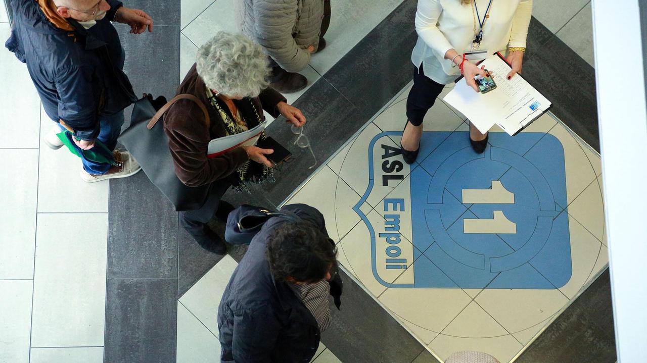 Aumenti ai medici, turni più lunghi, intramoenia congelata: il piano per smaltire 215mila visite arretrate