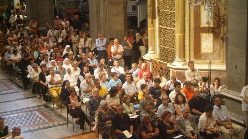 Una scena che per molto tempo non rivedremo: la Cattedrale di San Martino affollata per una messa