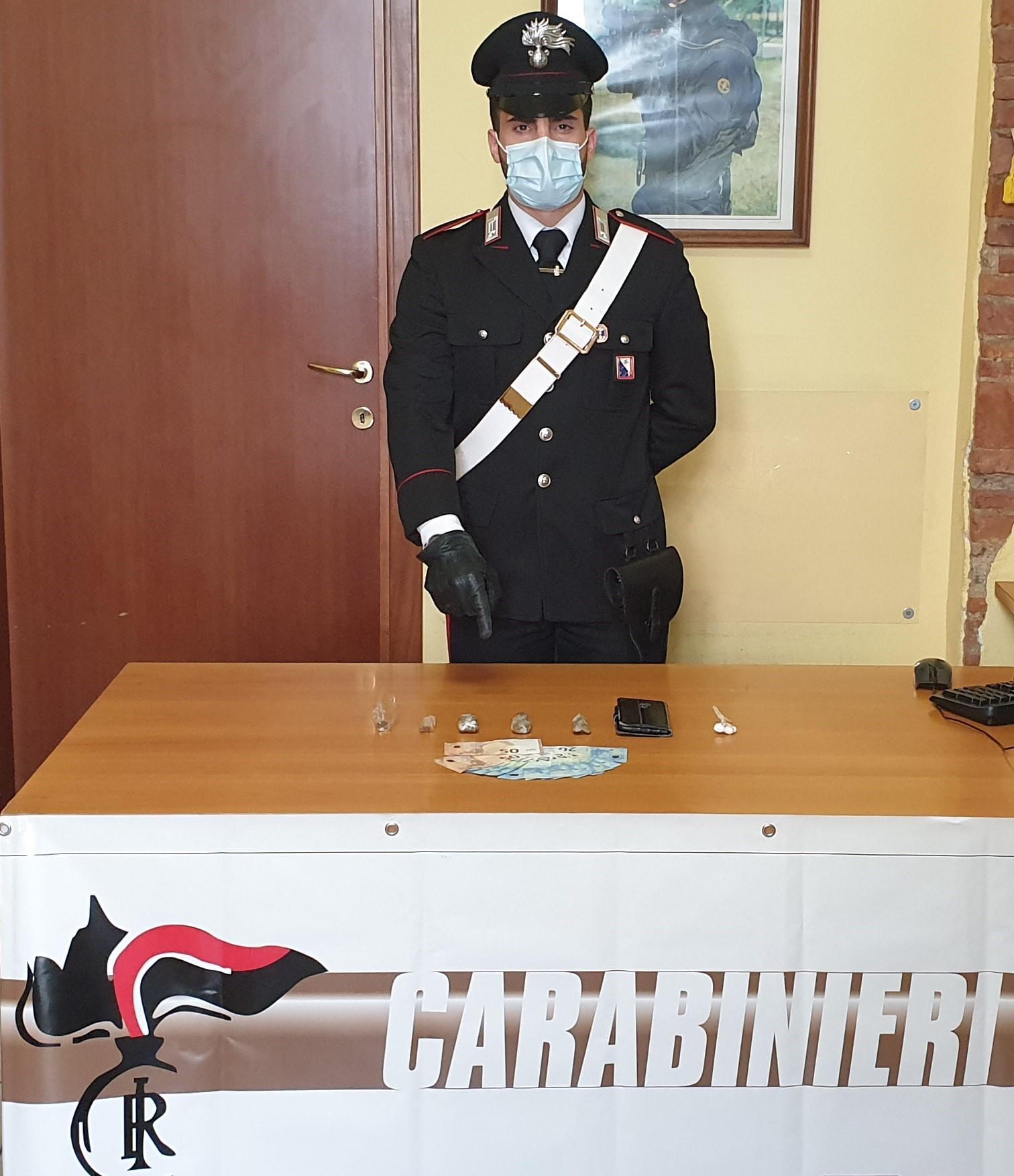 La droga sequestrata dai carabinieri di Carmignano