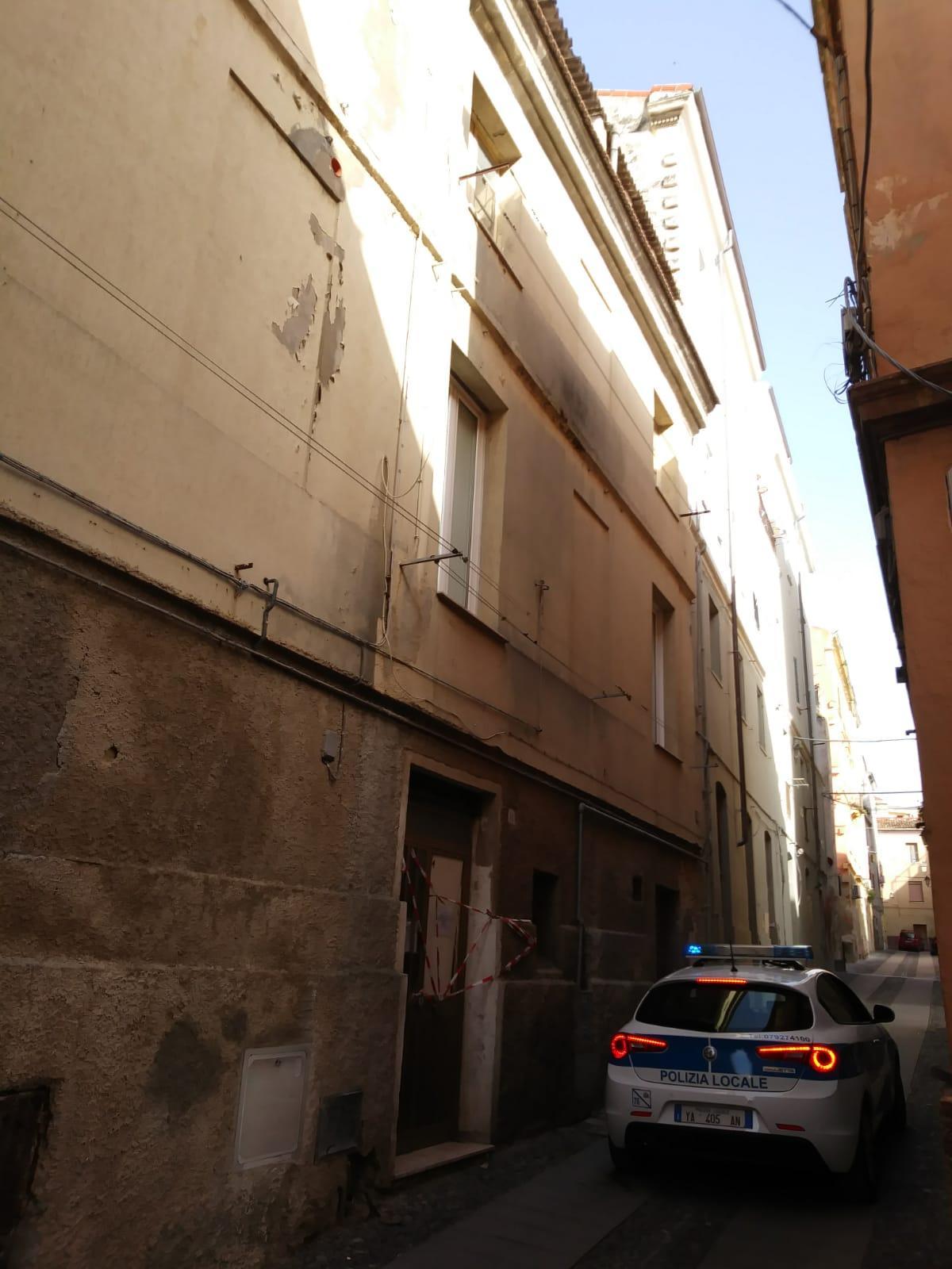 Palazzina pericolante sotto sequestro a Sassari