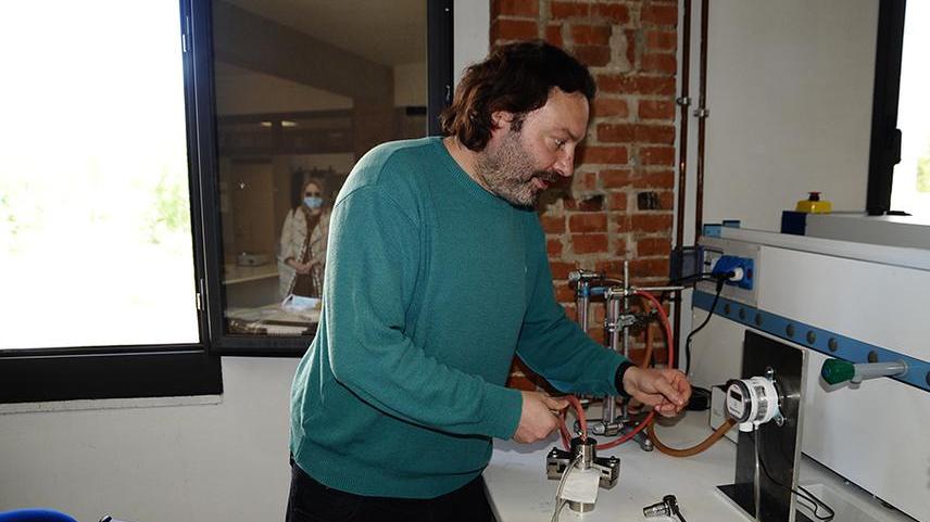 Si effettua il test della respirabilità (foto Michele Falorni)