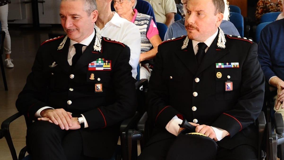 A sinistra il colonnello Massimiliano Sole, comandante provinciale dei carabinieri di Livorno. A destra il capitano Christian Bottacci, responsabile della Compagnia di Cecina