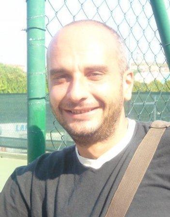 Lascia la fabbrica e si trasferisce a Bologna per lavorare in ospedale 