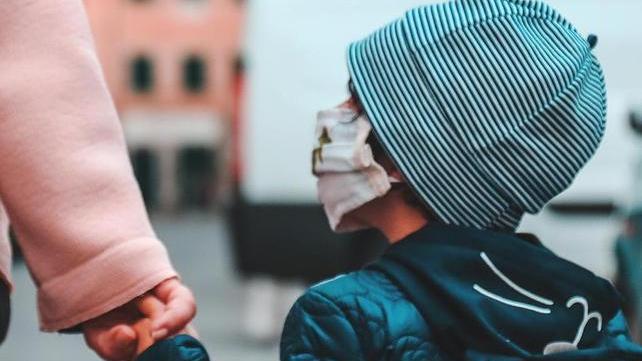 «I bambini indossino le mascherine per non diventare gli untori di domani»