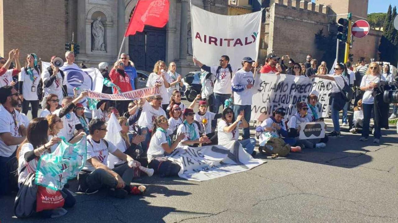 «Ricollocare i lavoratori Air Italy nella Newco»