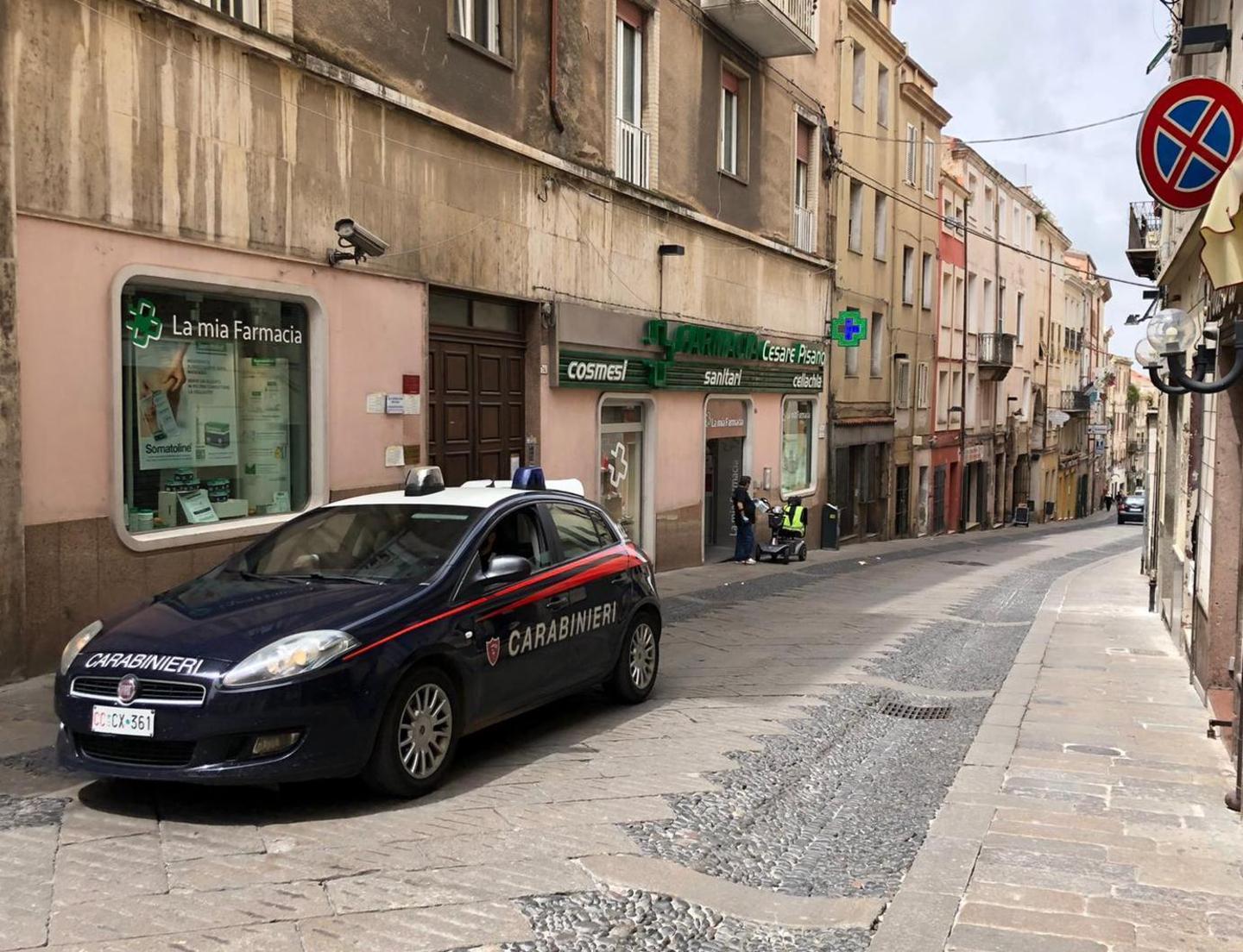 Rubano creme in farmacia coppia di giovani denunciata