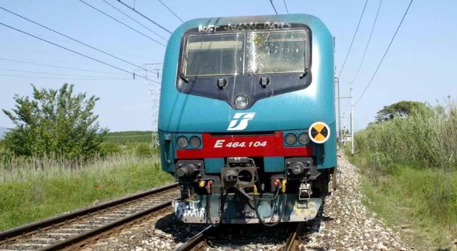 Muore a 37 anni travolta dal treno